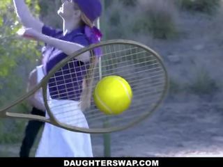 Daughterswap - tonårs tennis stjärnor ritt stepdads penisen