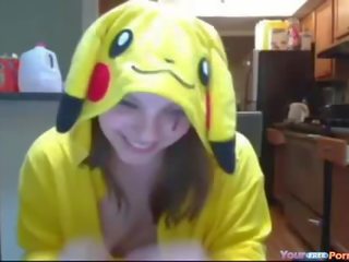 في سن المراهقة في pokemon pikachu ملابس يستمني فيلم